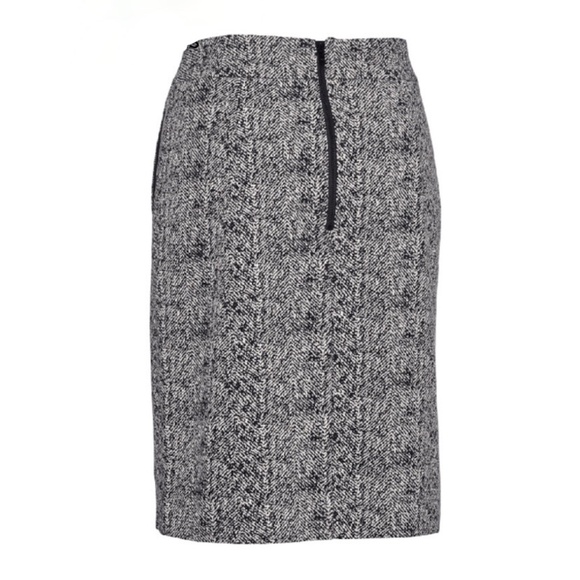 ✨NWOT✨ CAbi Agent Skirt - Sz 4 - Picture 4 of 10